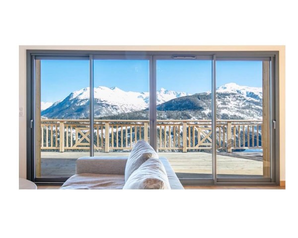 Baie coulissante 4 vantaux 2 rails. Vue d'ambiance.