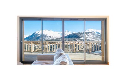 Baie coulissante 4 vantaux 2 rails. Vue d'ambiance.