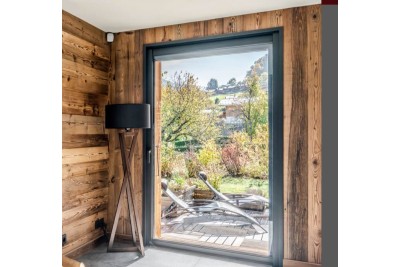 Coulissant à galandage 1 vantail. Vue d'ambiance.