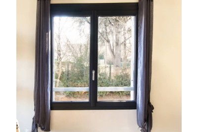 Fenêtre 2 vantaux PVC. Vue d'ambiance Fenêtre 2 vantaux PVC. Vue d'ambiance