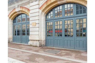 Porte Fenêtre 2 vantaux + 2 fixes BOIS avec imposte cintrée et petits bois.