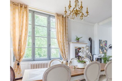 Porte Fenêtre 2 vantaux + 1 fixe BOIS. Vue ambiance.