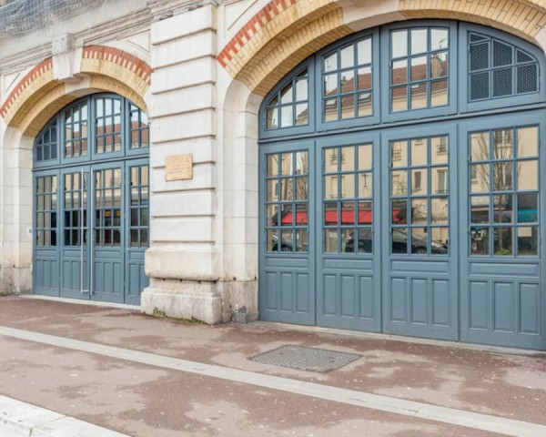 Fenêtre 2 vantaux +2 fixes BOIS. avec soubassement plein et petits bois.