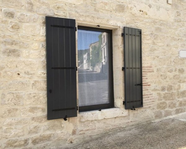 Volet battant aluminium MISTRAL. Vue d'ambiance.