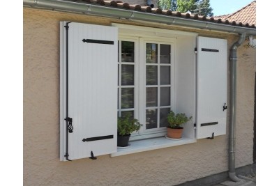 Volet battant PVC HERMES. Vue d'ambiance Volet battant PVC HERMES. Vue d'ambiance