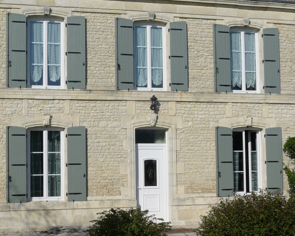 Volet battant PVC POSEIDON. Vue d'ambiance.