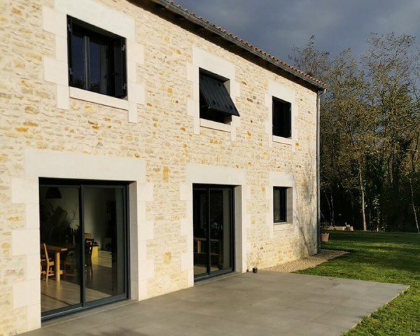 Persiennes coulissante Alu ANDROMEDE 13mm. Vue d'ambiance