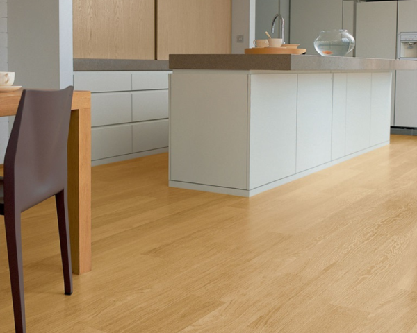 Chêne vernis naturel - 1380  mm x  156 mm - Ep. 8mm