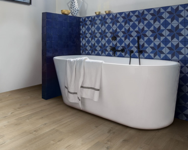 Chêne tendre marron clair- 1380  mm x  190 mm - Ep. 8mm