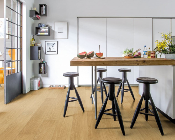 Chêne vernis naturel - 1380  mm x  190 mm - Ep. 8mm