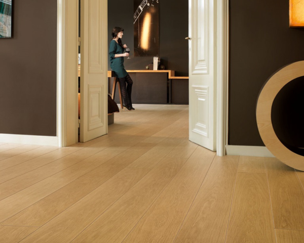 Chêne verni naturel - 2050  mm x  205 mm - Ep. 9.5mm