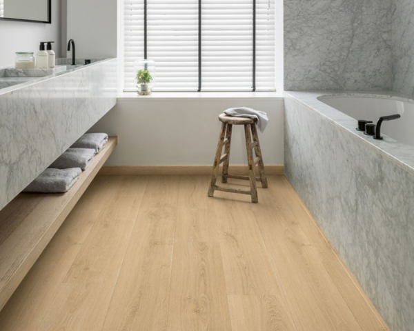 Chêne naturel brossé -  1380 mm x  212 mm - Ep. 9 mm